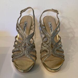 Nina gold glittered dressy heels. Brand New!